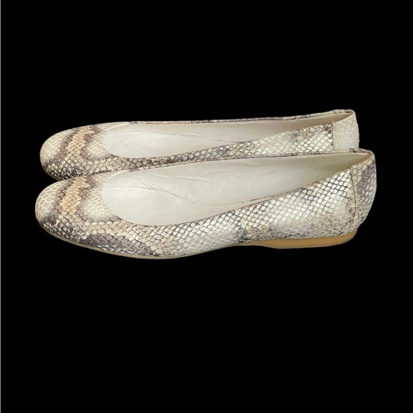 Stuart Weitzman Snakeskin Flats Size 7.5 M - Picture 4 of 15